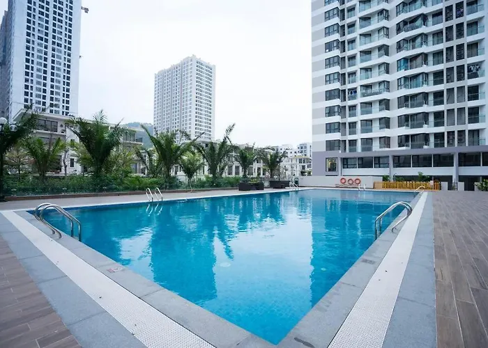 *Ha Long Homestay @ Sunrise Apartment- 4 Br