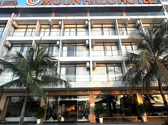 Moon Halo Hotel