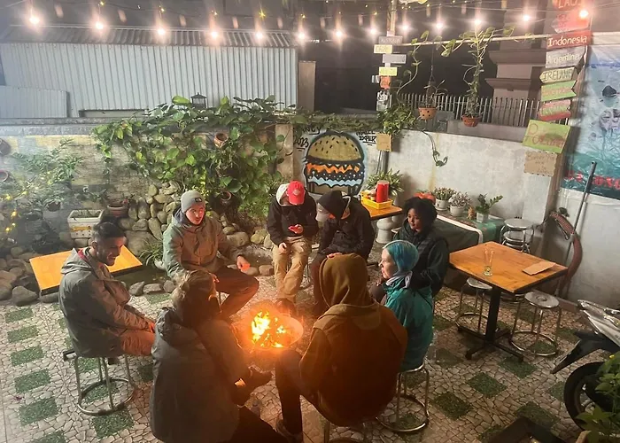 Ha Long Fancy Hostel With Vegetarian And Vegan Restaurant