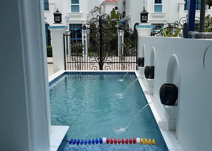 Spacious 6Br Villa Near Beach