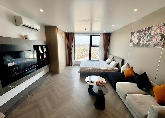Five Bedrooms And Comfortable Cozy Apartments