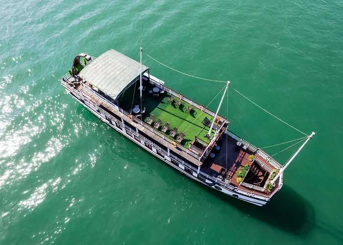 Freedom Cruise Ha Long Bay - Lan Ha Bay