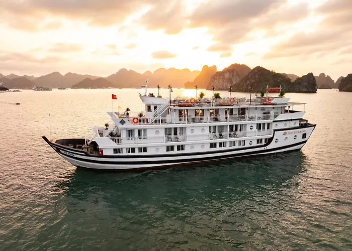 Cozy Bay Grand Cruise