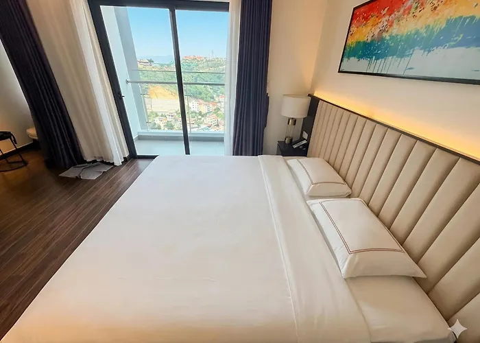 Sapphire Ha Long Studio - City View - Modern & Cozy