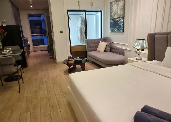 The Sandy Homestay - Bayscape View - Citadines Marina Ha Long