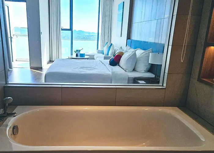A highfloor studio view beach in Alacarte, Hạ Long