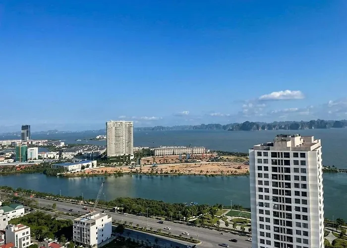 Cozy High-Floor Sea View Studio - Ha Long Bay